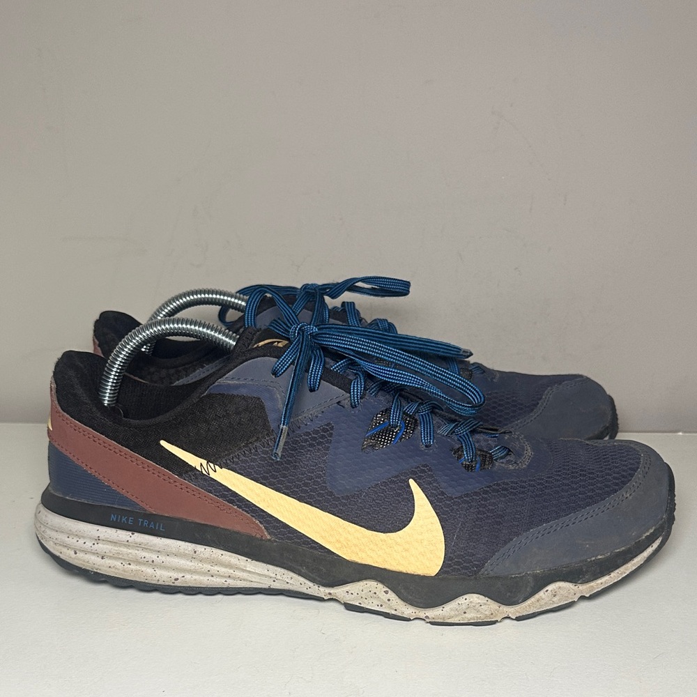 Nike Trail Men's Navy and Gold Athletic Shoes
